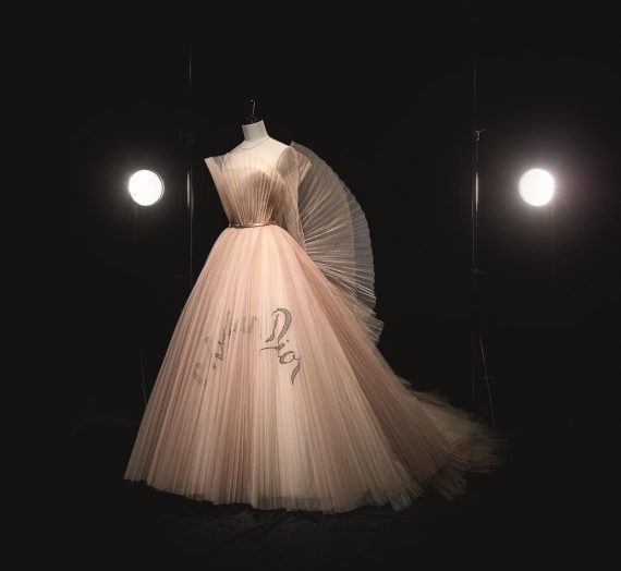 L’abito del 21° compleanno della principessa Margarita e la ricca storia di Christian Dior a Londra