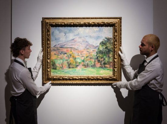 Un paesaggio di Cezanne appartenuto al miliardario cofondatore di Microsoft è stato venduto per 138 milioni di dollari.