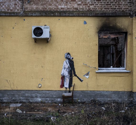 Otto persone arrestate perché sospettate di aver tentato di rubare un murale di Banksy in Ucraina