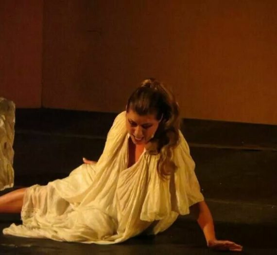 Medea” al Teatro SalaUno: l’apoteosi del femminino