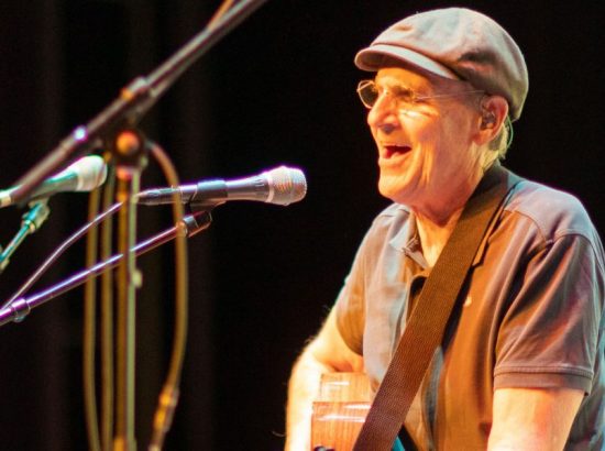 Guardate James Taylor e la sua band suonare la vostra canzone preferita della Motown (I’m A) Roadrunner”.