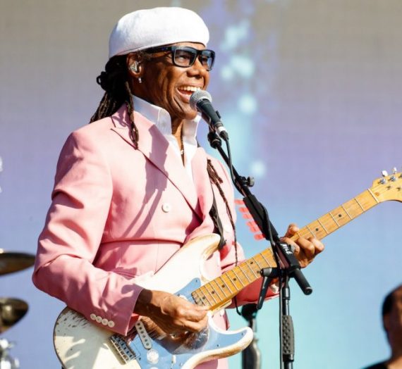 Nile Rodgers sostituisce gli OMS a Natale di Nordoff Robbins