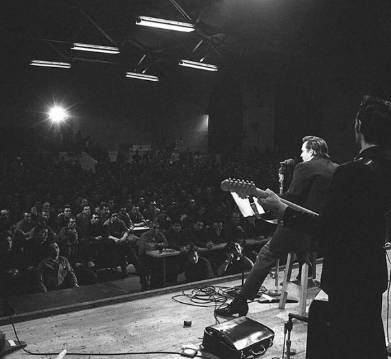 Johnny Cash, l’uomo in nero che emanava luce nei cuori dei più deboli