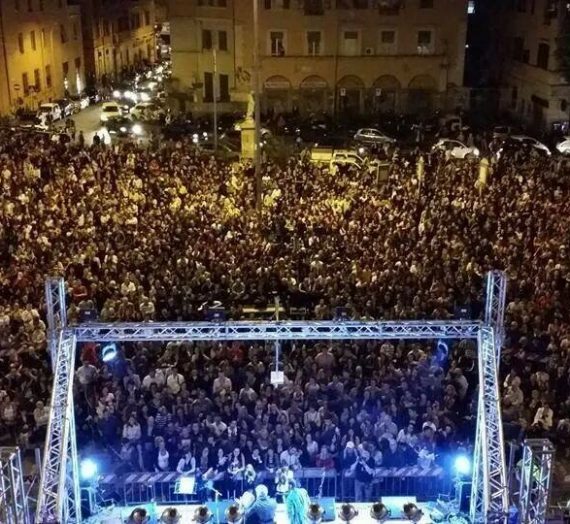 Rino Gaetano Day: torna stasera a Piazza Sempione il concertone dedicato all’artista