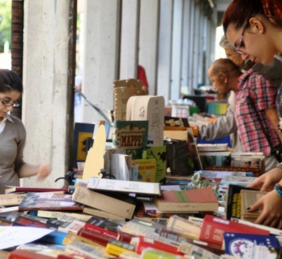 Rimettere in testa alla gente l’oggetto-libro per tornare a leggere. L’esempio di “Libri sotto i portici” a Castel Goffredo